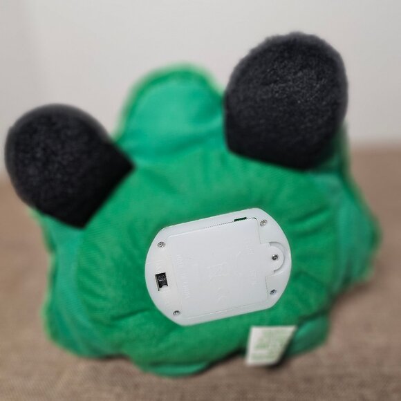 Sound and Light Animatronics Plush Tree "Rocking Around The Christmas Tree" - Picture 2 of 8